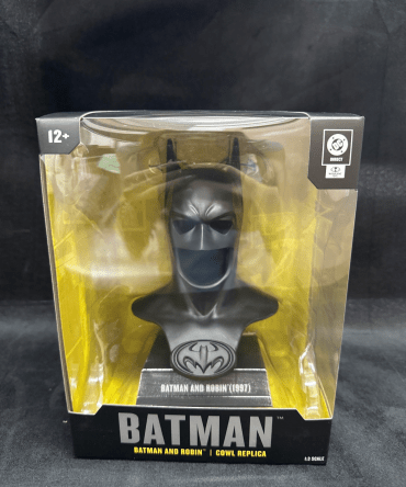 [Ready Stock] McFarlane DC DIRECT - PROP REPLICA WV5 - 1:3RD BATMAN COWL